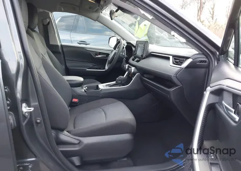 2021 Toyota Rav4 Xle z USA, uszkodzony, nr VIN 2T3P1RFV4MW167191